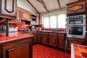 Kitchen- click for photo gallery